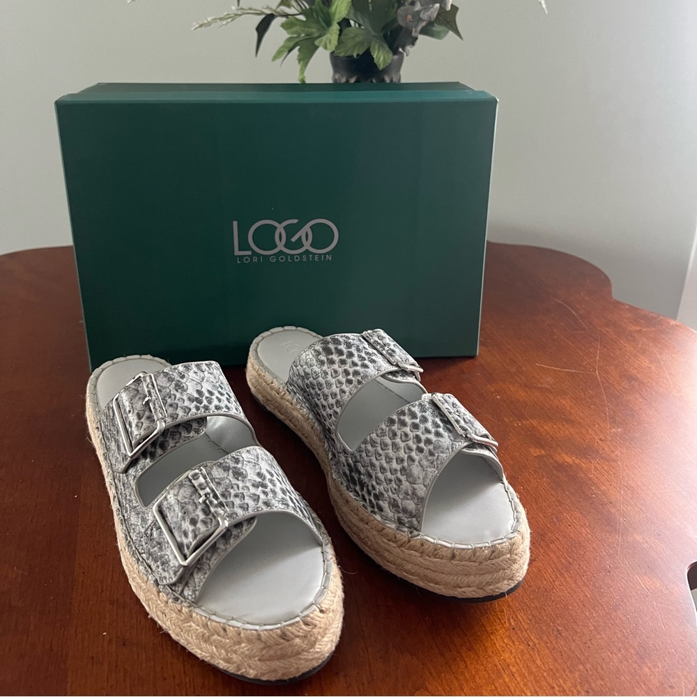 Logo By Lori Goldstein Size 8.5 NIB Grey White Snake Leather Lindsay  Sandal